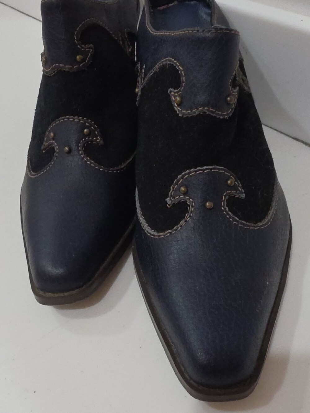 Vintage Black Women's Heeled Boots with Decorative Stitching